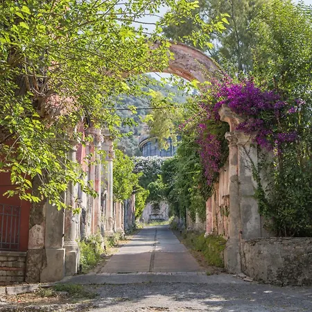Al Borgo - With Private Garden Apartment Salerno