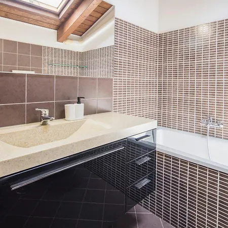 Al Borgo - With Private Garden Apartment Salerno