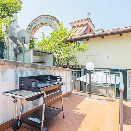 Al Borgo - With Private Garden Apartment Salerno