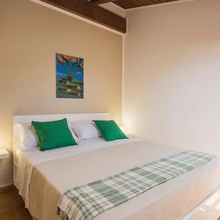 Lägenhet Al Borgo - With Private Garden Salerno