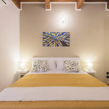 Lägenhet Al Borgo - With Private Garden Salerno